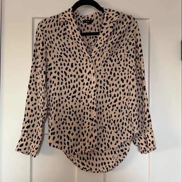 Rails Ellis Blush Leopard Print long sleeve button down Blouse size XS - Picture 2 of 5